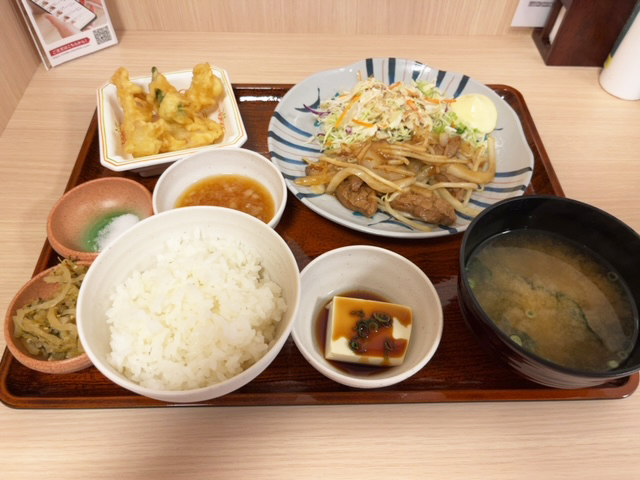 大豆ミートしょうが焼定食+天ぷら小鉢